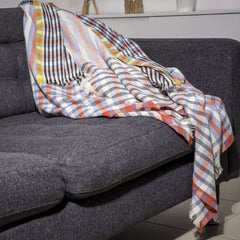 chale plaid en laine de merinos motif provence dessiné par helene Lemaire et Helene Lefeuvre